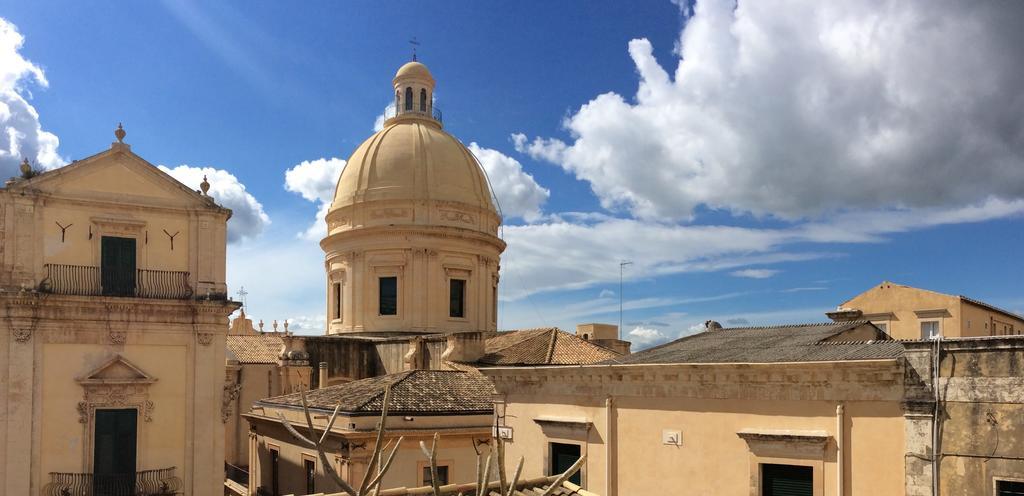 Casa Camelia Villa Noto Exteriör bild
