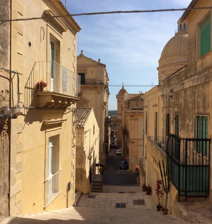 Casa Camelia Villa Noto Exteriör bild
